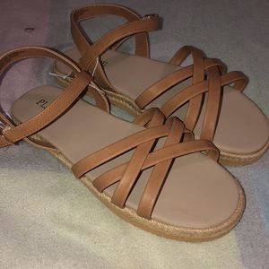 Girl youth brown sandals size 6y brand new the children’s place summer slippers